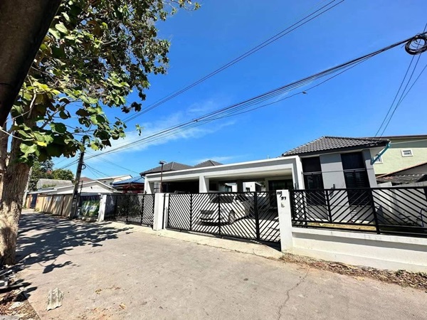 ขายบ้านเดี่ยวชั้นเดียว 50 ตร.วา ไร่กล้วย ศรีราชา พร้อมอยู่ ทำเลน่าอยู่ เหมาะทั้งอยู่อาศัยและลงทุน Tel 06-28926536